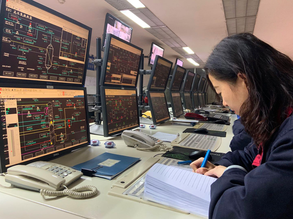 1579915894456394.jpeg 楊亞軍監盤寫記錄.jpg