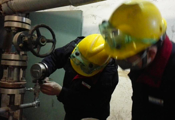 1581914916611271.jpeg 袁恩和魏高強處理加藥泵不打量問題.jpg