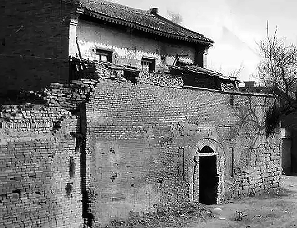 1600041984192042.jpeg 第六幅 家的變遷 縣城的古城樓 作者:楊靖軍 地址:陜西省渭南市高新區渭河花園12-112 電話 15291303782.jpg