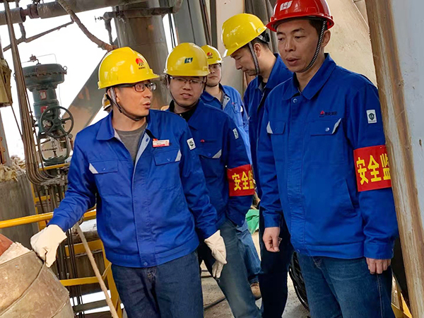 1605585652677513.jpeg 公司領導趙強深入尿素現場檢查工作5.jpg