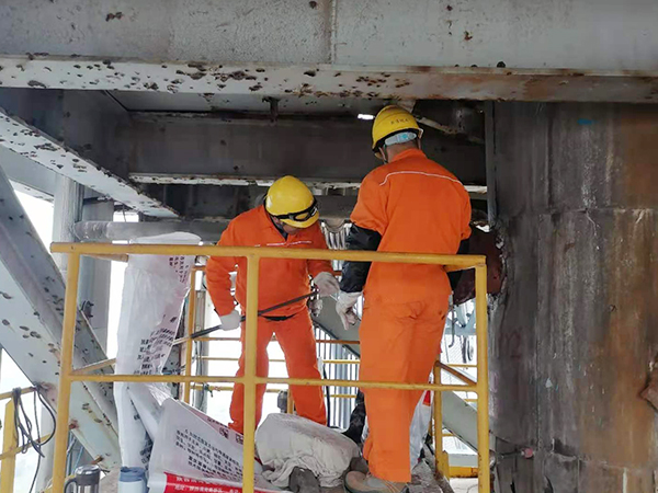 1605607681818503.jpeg 尿素車間高壓洗滌器填料清理工作完成.jpg