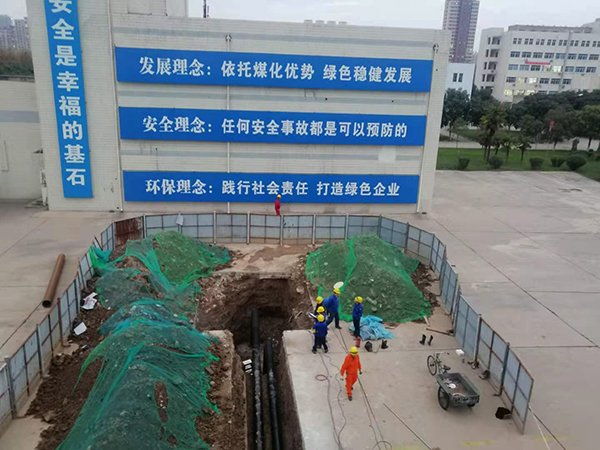 1605854561645021.jpeg E1901-3配管 合成操作人員王恒現場監護受限空間動火作業.jpg