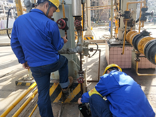 1605854573474056.jpeg N3導淋閥取樣分析 合成操作人員閔晟軒配合分析人員取樣.jpg