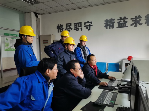 1606379361749053.jpeg 點火時的控制室(孟力攝).jpg