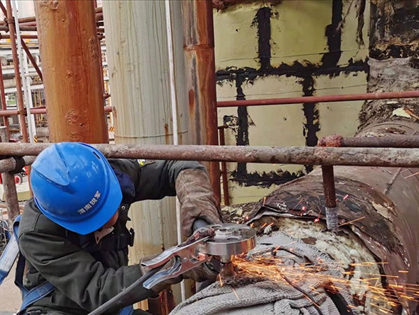 1607063790777872.jpeg C1601甲醇洗滌塔充壓管線焊接工作進行中.jpg