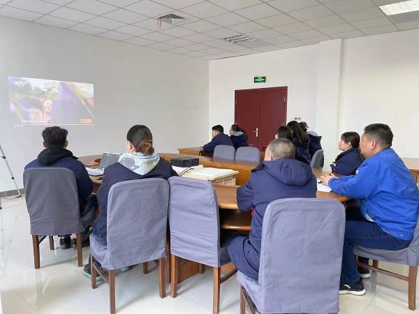 1643502173641614.jpeg 彬州化驗室黨員集中觀看.jpg