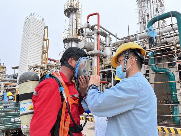 1652240295329868.jpeg 圖二 指導空呼使用.jpg