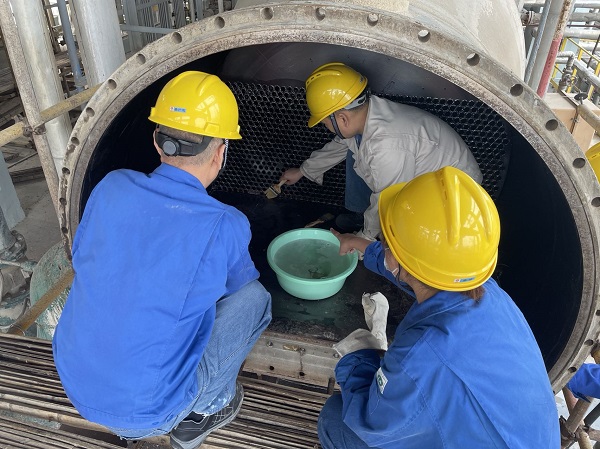 1652744718633716.jpeg 尿素高壓吸收器全面檢修完畢3.jpg