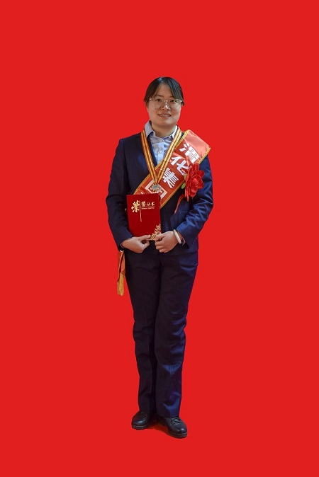 1672909228853555.jpeg 勞模付菏英.jpg