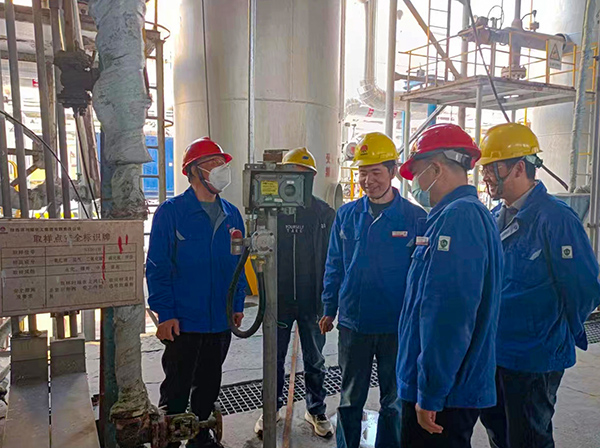 1679383753219777.jpeg 3月20日,實(shí)業(yè)、質(zhì)檢領(lǐng)導(dǎo)現(xiàn)場進(jìn)行驗(yàn)收工作(副圖).jpg