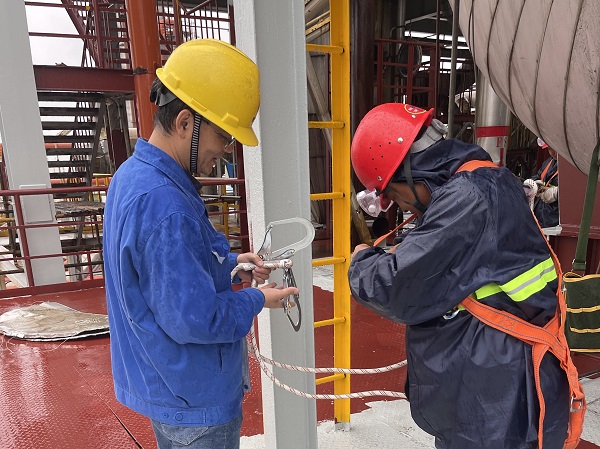 1683362590855857.jpeg 安全督察隊-張師傅確認作業人員安全措施.jpg