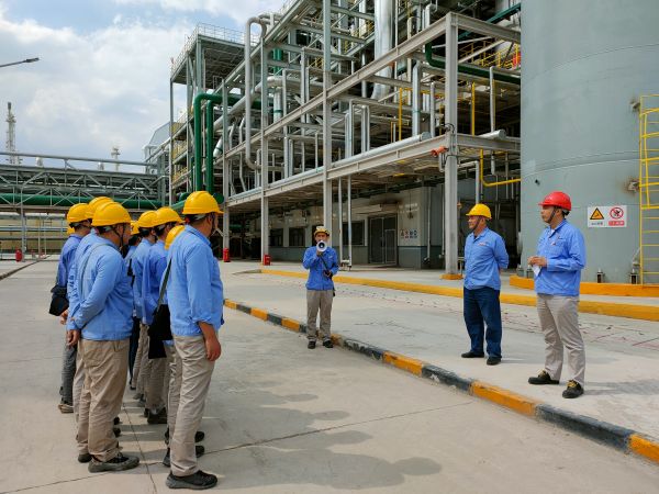 乙二醇車(chē)間主任楊磊對(duì)演練進(jìn)行總結(jié)，生產(chǎn)部韓濤對(duì)演練提出寶貴意見(jiàn).jpg