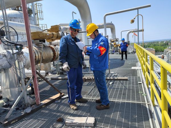 1687994800782176.jpeg 現(xiàn)場(chǎng)裝置區(qū)嚴(yán)格作業(yè)點(diǎn)安全票證辦理.jpg