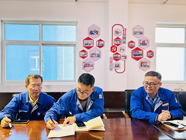 1695875976189868.jpeg 9月27日下午,黨員領導干部及行使公權力人員簽訂廉潔過節承諾書 600.jpg