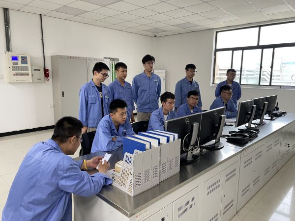 1698374949820048.jpeg 馮向陽在班前會時間分析近日工作進展情況.jpg