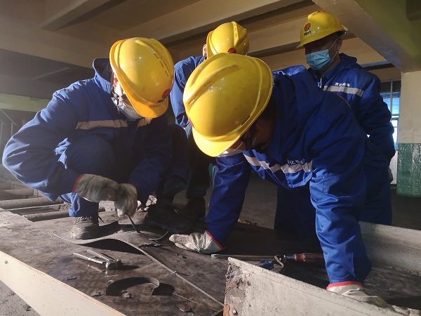 1700093772124446.jpeg 6號(hào)包裝線皮帶進(jìn)行整體更換.jpg