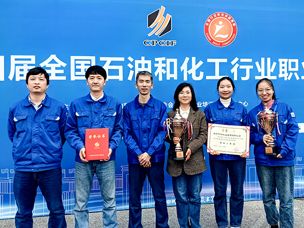 1701412477582472.jpeg 參賽選手及領隊合影.jpg