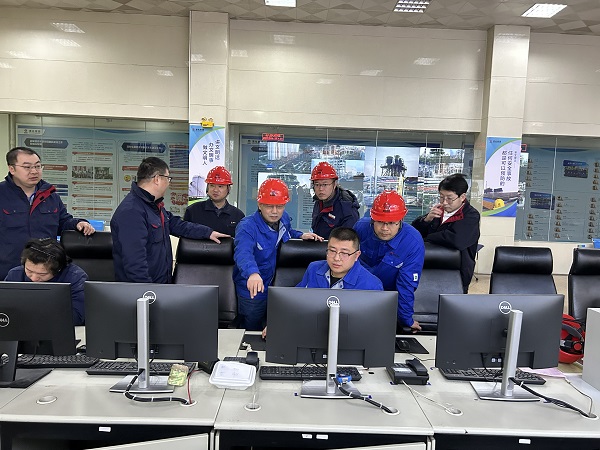 1707990377530423.jpeg 馬總深入生產現場開展安全檢查4.jpg