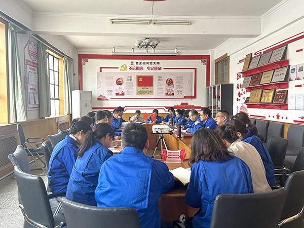 1709707159477835.jpeg 3月5日,渭河塑業公司以融入生產經營抓黨建為引領,組織召開積極創新,實現生產經營管理提升研討會。.jpg