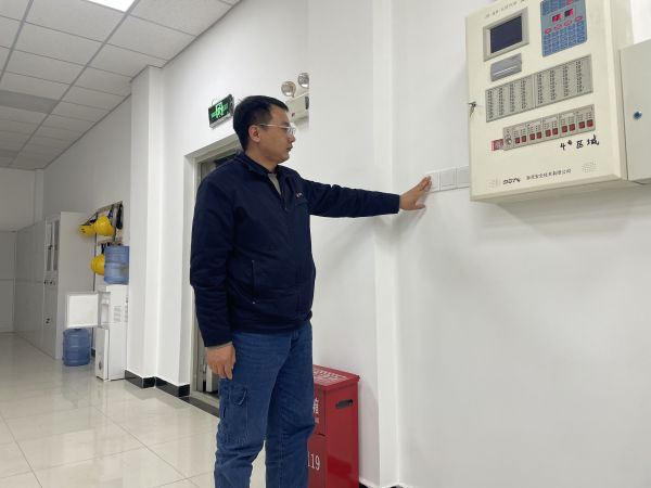 1712534703979154.jpeg 電儀分部員工張萌保持下班關燈關電腦的好習慣.jpg