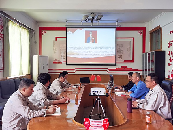 1713781444210564.jpeg 4月22日,渭河塑業(yè)公司組織開展“學習模范事跡 爭當模范先鋒”主題黨日活動.jpg