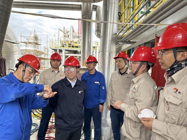 1715234440270455.jpeg 公司領(lǐng)導(dǎo)深入檢修一線 鼓士氣,助檢修.jpg