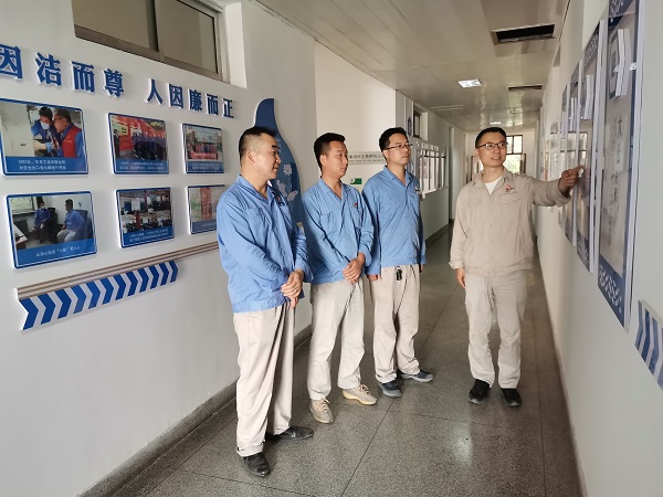 5月，計(jì)控電儀部組織委員譚珩給黨員講課 (1).jpg