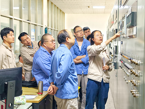 7月11日早八點在一期機組控制臺前展開培訓 (1).jpg