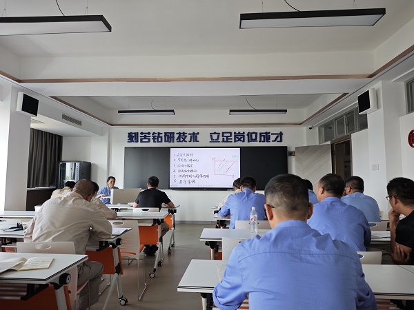 1723075171429874.jpeg 近日,計控電儀部主任工程師馬曉華為部門人員進行了“離心式壓縮機的防喘振控制” 培訓1.jpg