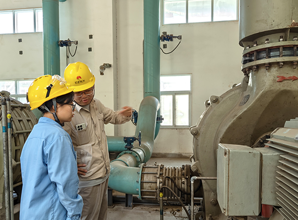 1724317403609342.jpeg 操作人員在裝置現場快問快答.jpg