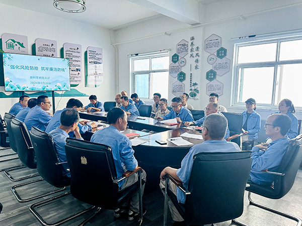 1725489336464776.jpeg 8月30日,物料車間黨支部召開廉潔風險防控專項會議,對重點崗位人員廉潔風險防控清單進行集體審定.jpg