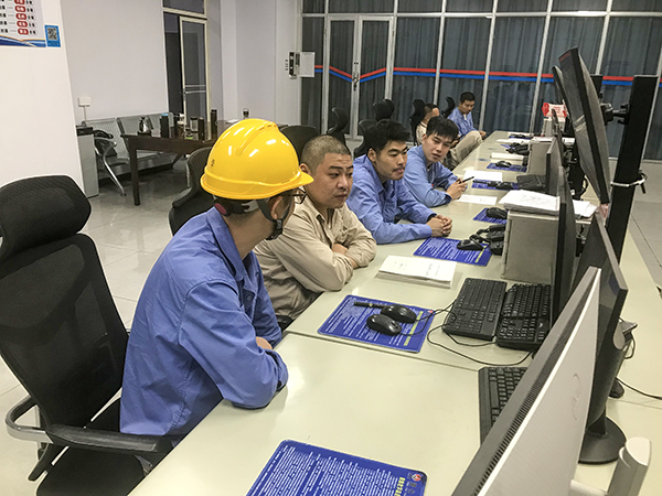 1727660191908466.jpeg 技術員進行爐渣循環(huán)系統(tǒng)培訓.jpg