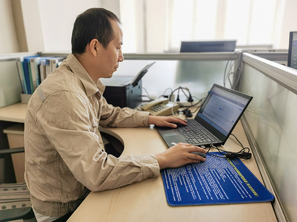 1727943434666057.jpeg 2024年國慶節運銷市場部員工主動加班1.jpg