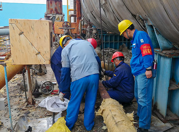 1730172924152724.jpeg 運(yùn)行二班班長魏高強(qiáng)現(xiàn)場(chǎng)安全檢查.jpg