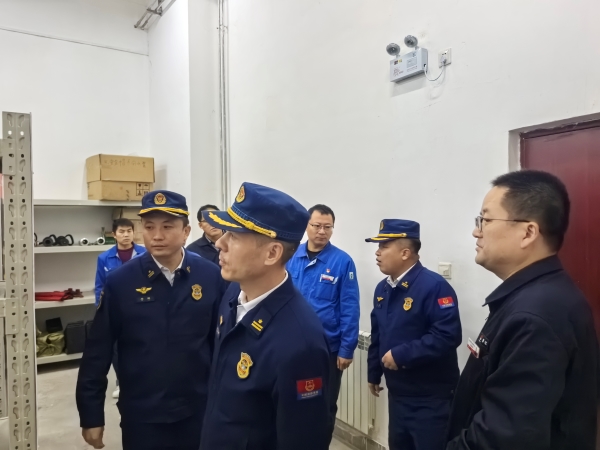 1731549226457194.jpeg 11月13日,咸陽市消防救援支隊檢查消防器材庫.jpg