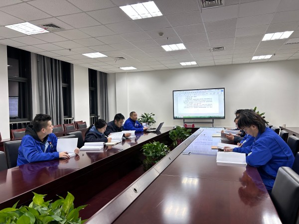 1732178012843523.jpeg 2024年11月乙二醇車間技術員給崗位人員開展業務培訓.jpg