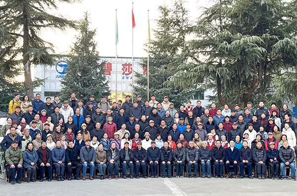 1734656979580189.jpeg 12月15日西咸新區(qū),李樹峰攝影講座后所有會員大合影.jpg