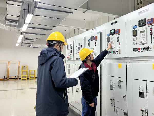 1734919917128674.jpeg 12月,計控電儀部運行人員正在巡檢.jpg