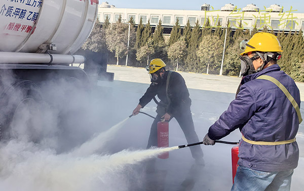 2月12日下午，物料車間191罐區開展甲醇裝車泄漏應急演練 (2).jpg
