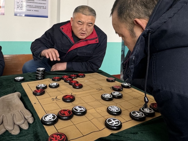 121741741881104070.jpg 激烈棋局2.jpg