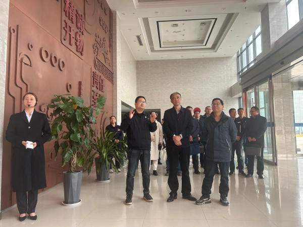 141741933925690713.jpg 3.13化工集團(tuán)領(lǐng)導(dǎo)屈戰(zhàn)成一行到彬州公司調(diào)研 附圖1.jpg