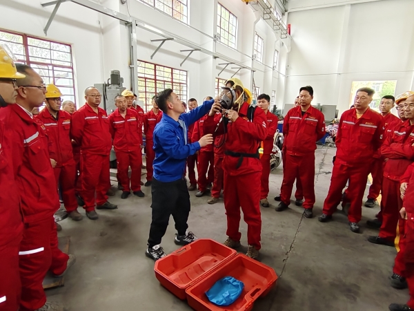 141744592110122079.jpg 應急隊員實操培訓.jpg