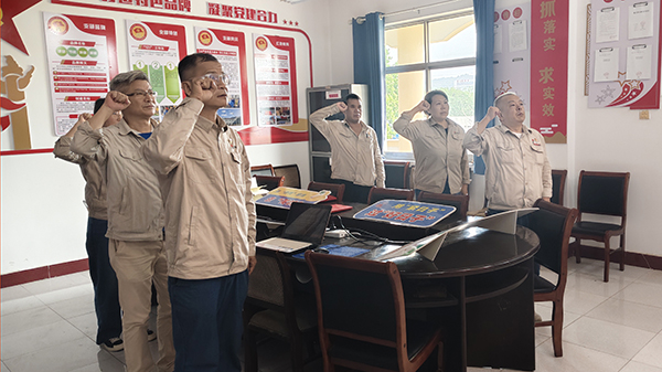 181752800121322348.jpg 重溫入黨誓詞3.jpg