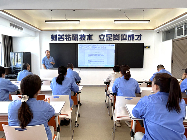 151755221391150046.jpg 8月14日黨委工作部為塑業公司宣傳骨干開展專題技 能培訓。 副圖.jpg