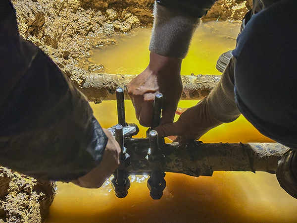 061762411196407008.jpg 現場安裝卡具.jpg