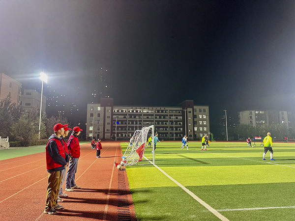 101762736912102183.jpg 2025年11月8日渭化集團“安康杯”足球賽決賽-撿球員.jpg