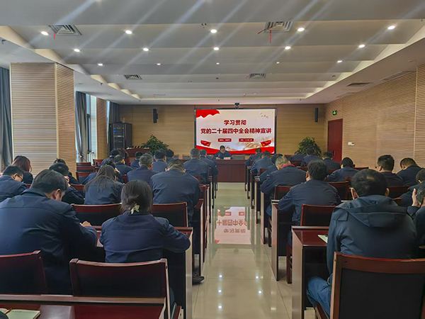 121765497195156030.jpg 2025年12月11日,渭化集團副總經(jīng)理張安平宣講黨的二十屆四中全會精神.jpg